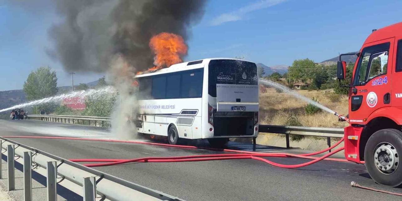 İbb Otobüsü Alev Topuna Döndü