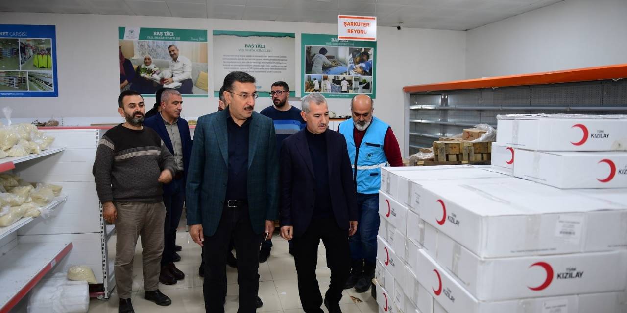 Yeşilyurt Belediyesi, Yardımları Depremzedelere Ulaştırdı