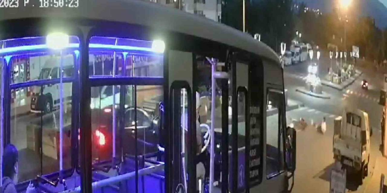 İki Kişinin Yaralandığı Kaza Anı Güvenlik Kamerasına Yansıdı