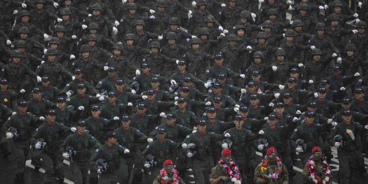 Güney Kore’den Gövde Gösterisi: 10 Yıl Sonra İlk Askeri Geçit Töreni