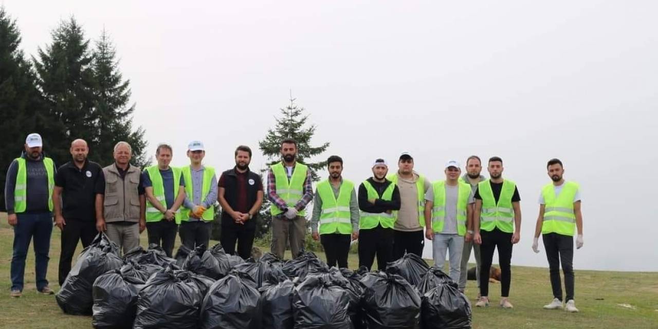 Yaylacıların Bıraktığı Çöpler Temizleniyor