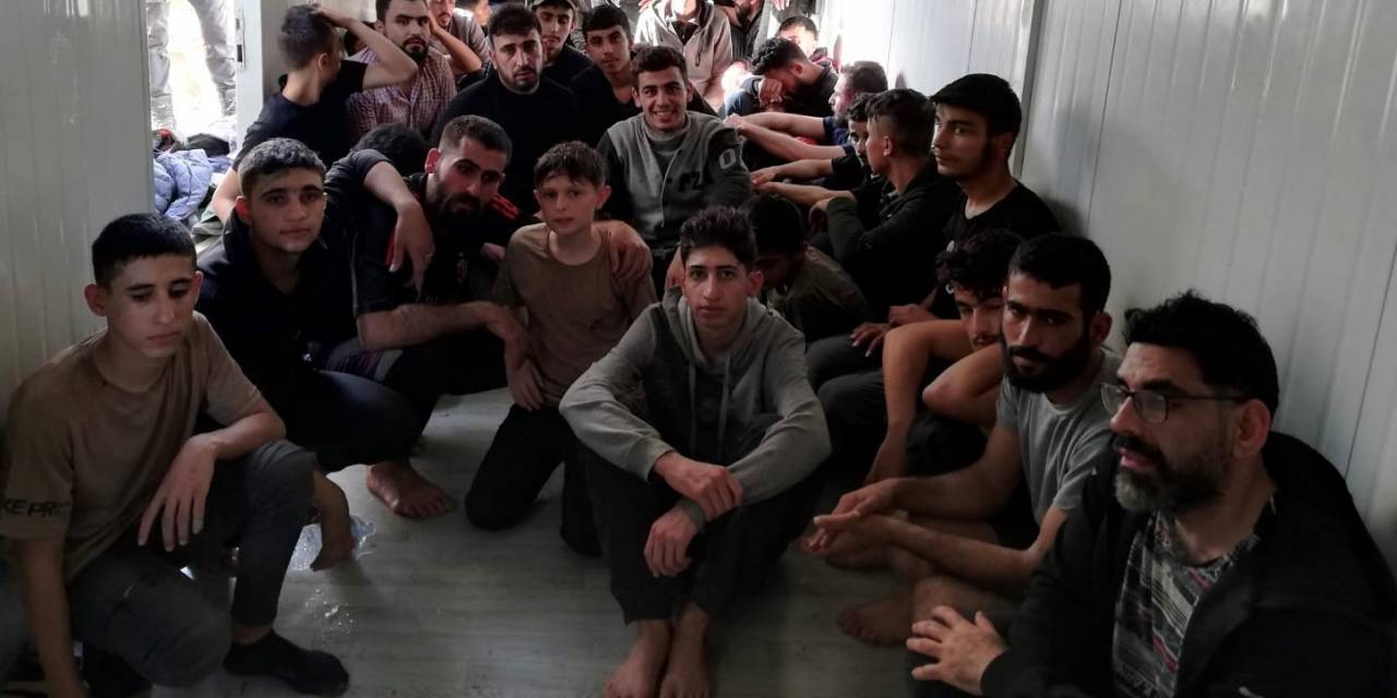 Yalova’da 6 Göçmen Kaçakçısı Tutuklandı, 90 Yabancı Sınır Dışı Edildi