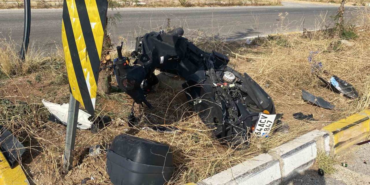 Uşak’ta Motosiklet İle Otomobil Çarpıştı: 2 Ağır Yaralı