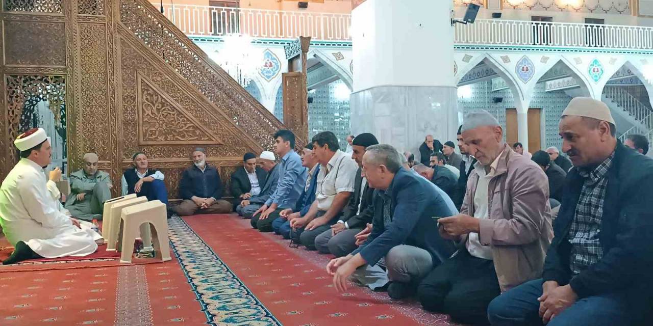 Van’da Mevlit Kandili İhya Edildi