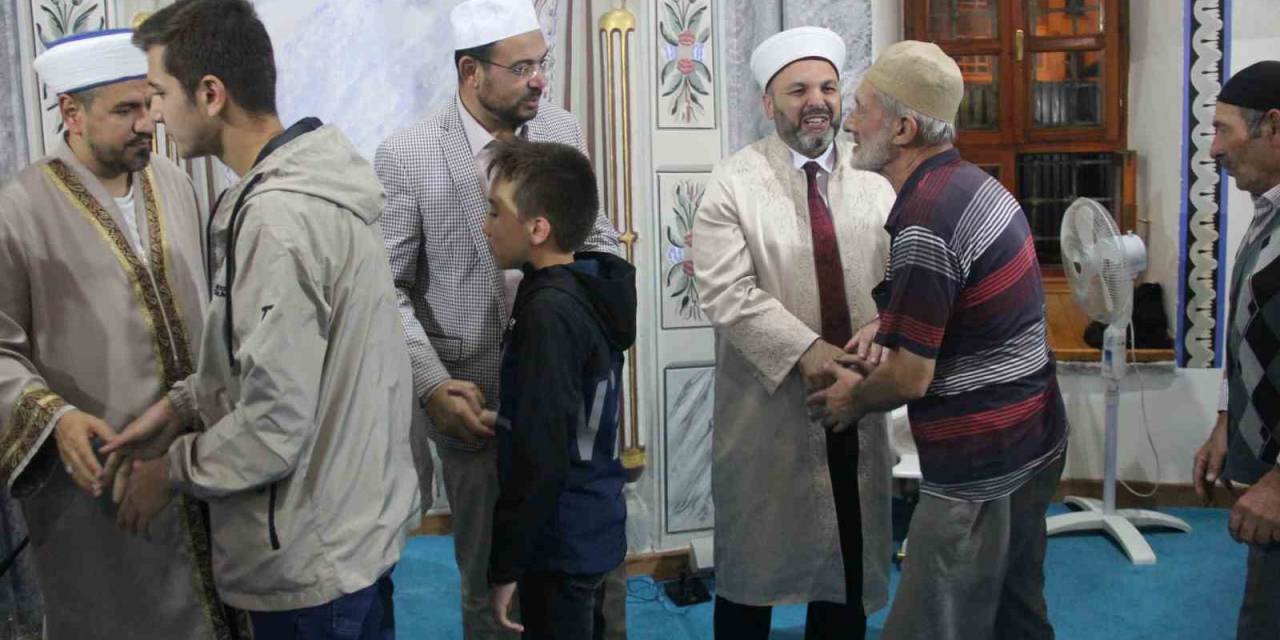 Kütahyalılar, Mevlid Kandili Nedeniyle Camilere Akın Etti