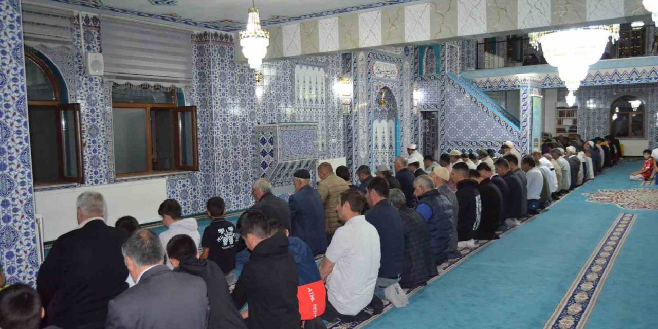 Varto ’da Camiler Mevlid Kandili İçin Doldu Taştı