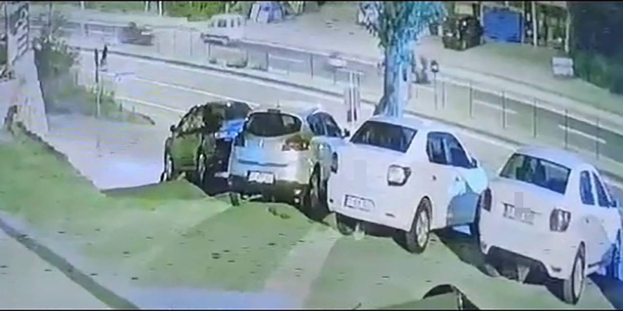 Dehşet Anları Kamerada, Önce Motosikletin Ardından Otomobilin Altında Kaldı