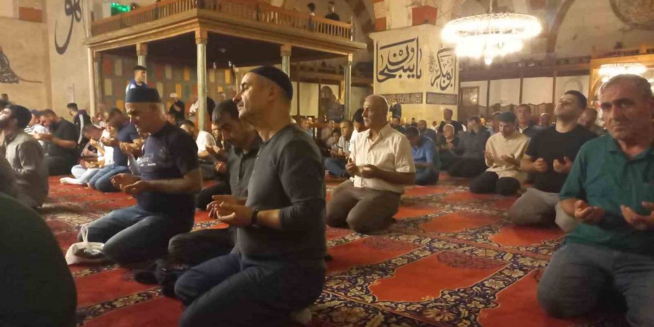 Edirne’de Mevlit Kandili’nde Camiler Doldu