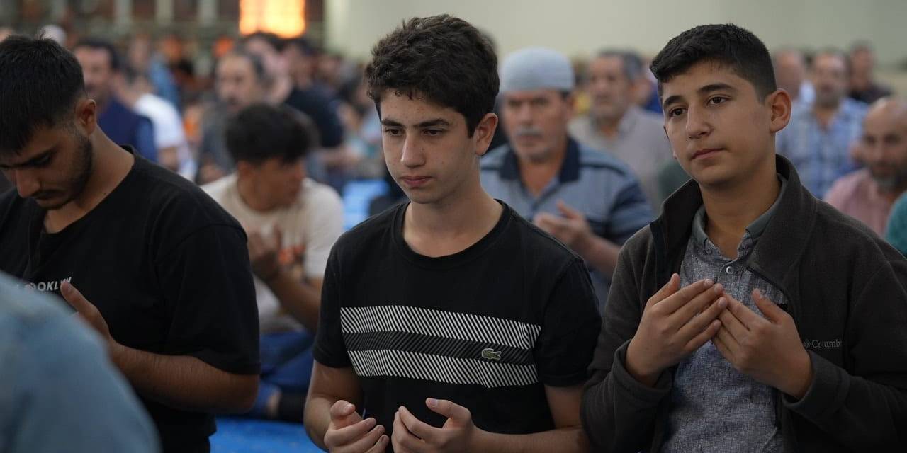 Erzincanlılar Mevlid Kandilinde Camileri Doldurdu