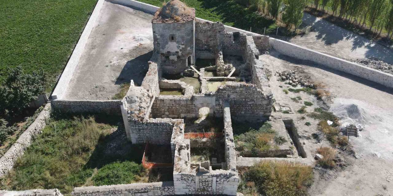 Tarihi Hüseyin Gazi Külliyesi Ayağa Kaldırılıyor