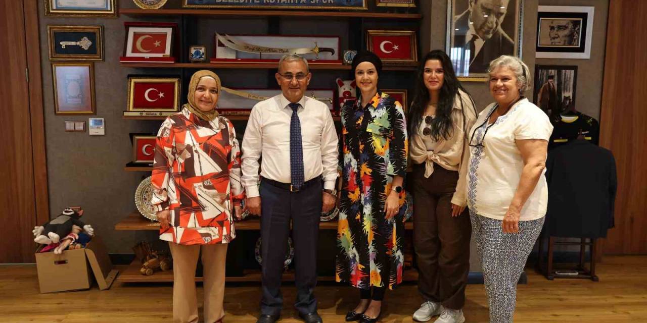 Kütahya Belediyesinden “Kadınlar Örüyor, Çocuklar Gülüyor” Projesi