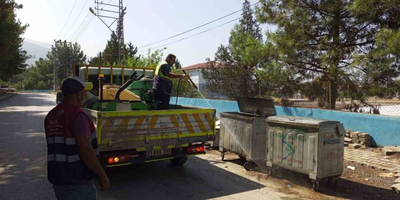 Hatay Büyükşehir Belediyesi, Haşerelerle Gece Gündüz Mücadele Ediyor