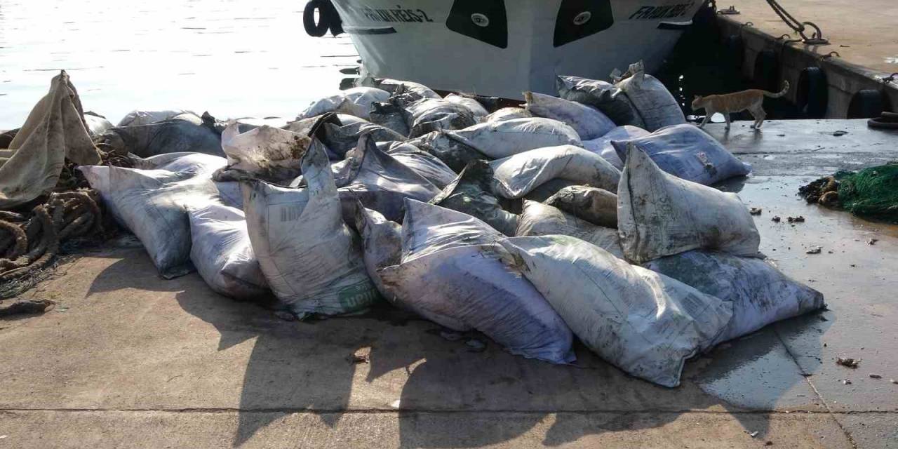Balıkçılar Şaştı Kaldı: Denizden Balık Yerine Çuval Çuval Pirinç Çıktı