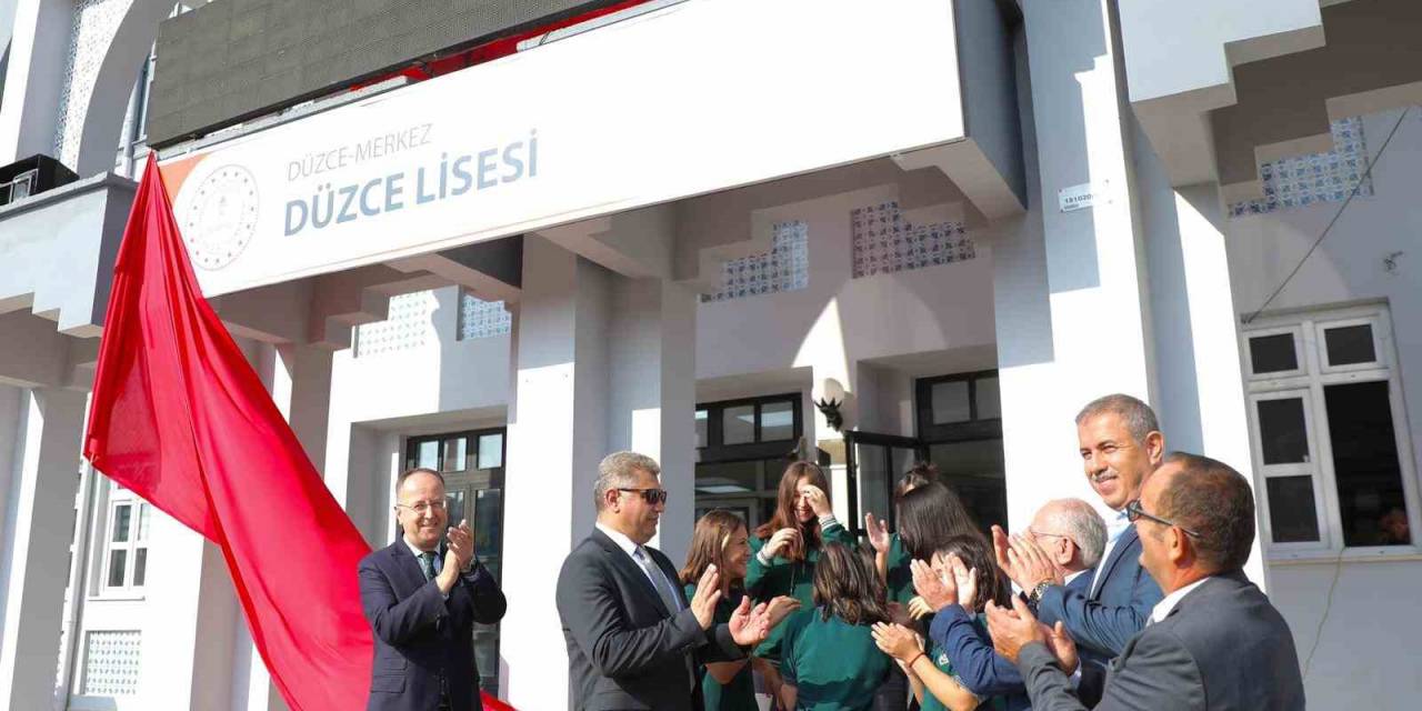 15 Temmuz Lisesi’nin İsmi Düzce Lisesi Oldu, Valilik Tepkilere Açıklama Yaptı