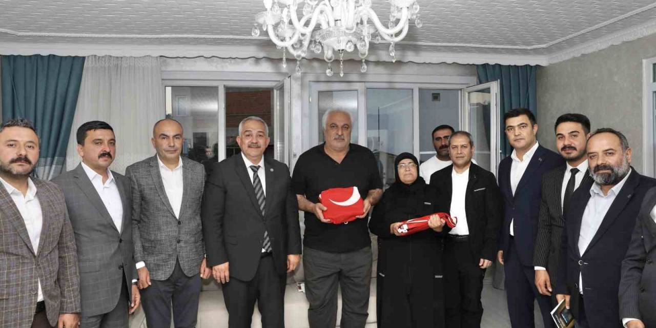 Gençlerimiz Rambo’yu Değil Şehitlerimizi Örnek Almalı