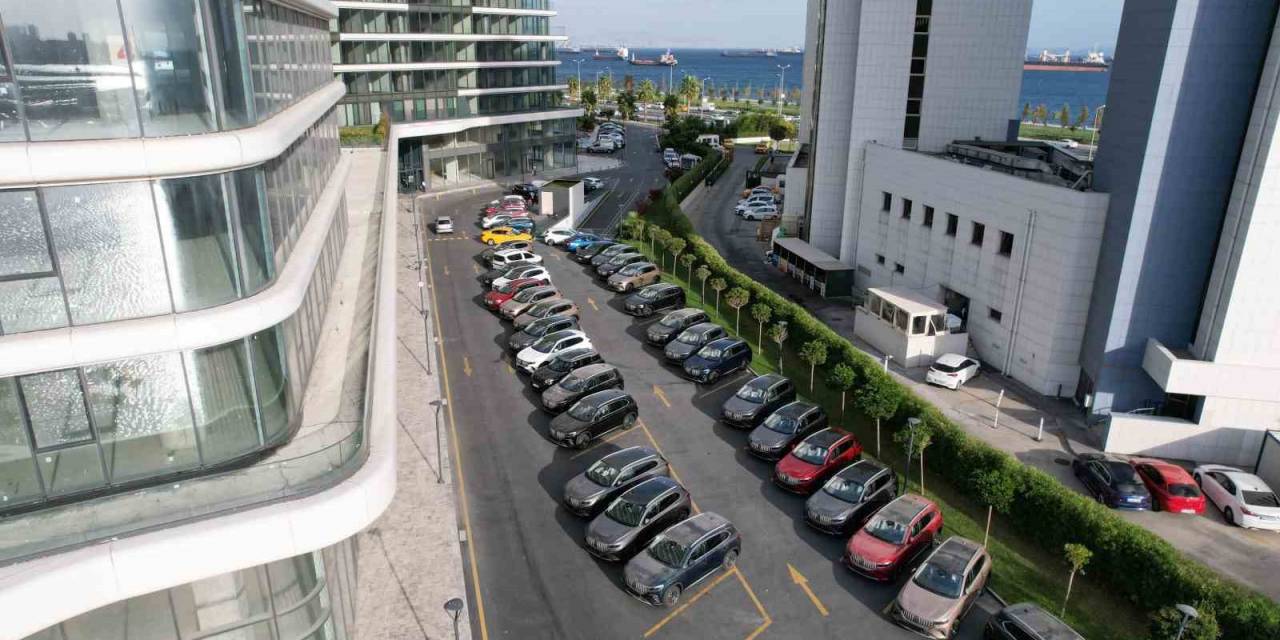 İstanbul’da Togg Sevkiyatı; Tırlar Dolusu Yeni Araçlar Getirildi