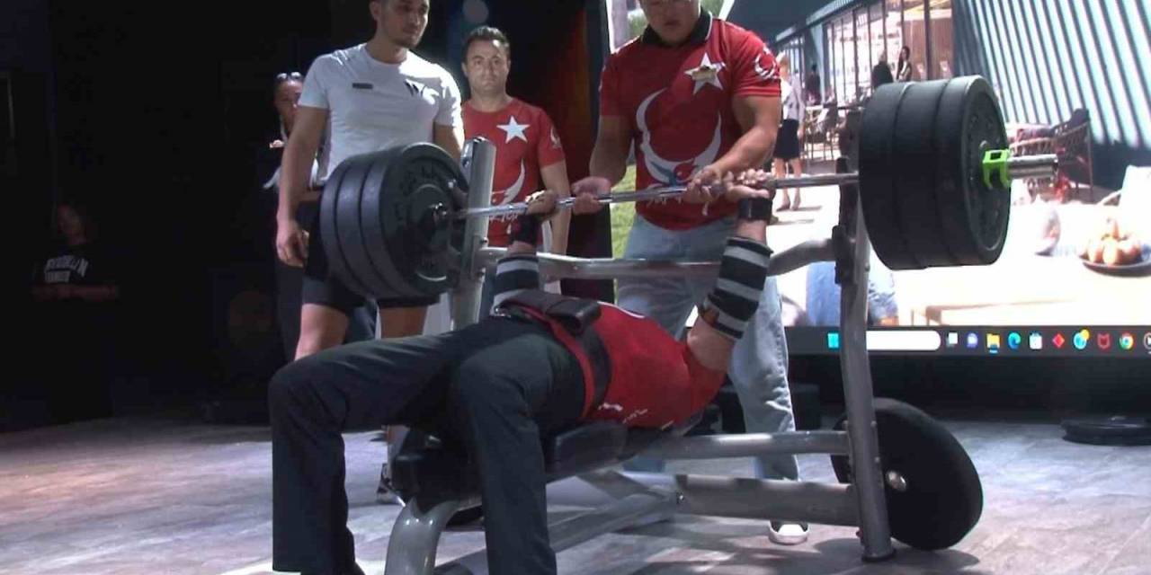 80 Yaşındaki İngiliz Eski Asker 150 Kilo Kaldırarak Şov Yaptı