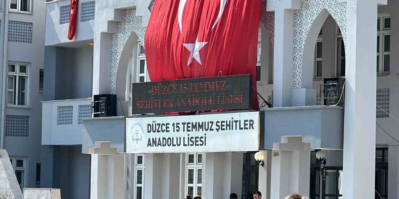 Düzce Lisesi’nde Tepkiler Üzerine Yeniden İsim Değişikliği