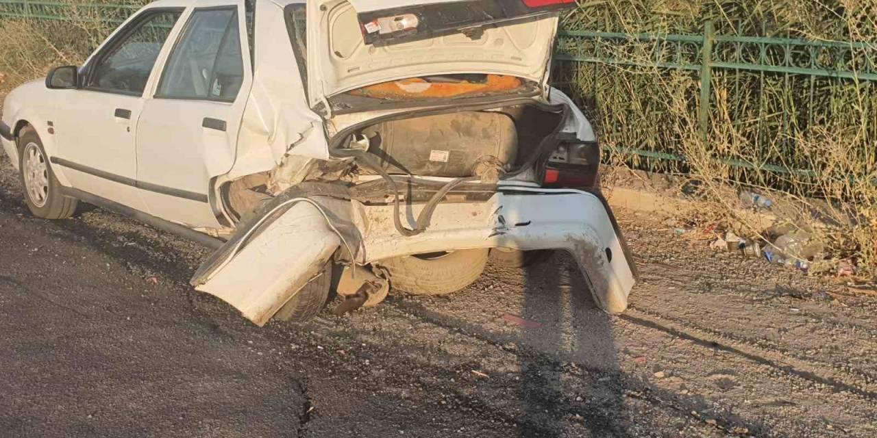 İki Otomobil Çarpıştı: 1 Yaralı