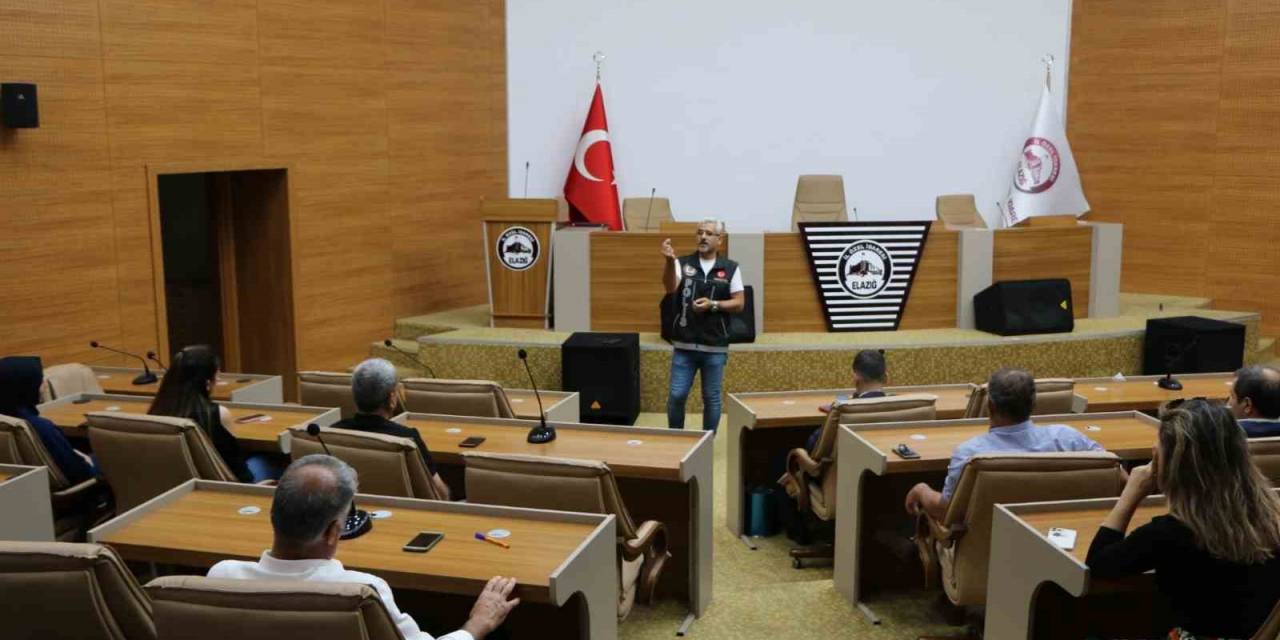 Elazığ’da Personele "En İyi Narkotik Polisi Anne" Projesi Anlatıldı