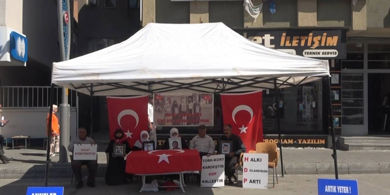 Hdp Önündeki Evlat Nöbeti Devam Ediyor