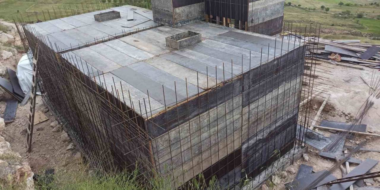 Elazığ’da Merkez İle İlçelerde Su Ve Kanal Hizmetleri Sürüyor