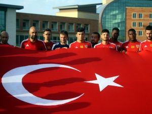 Kayserispor Antrenmana Türk Bayrağı İle Çıktı