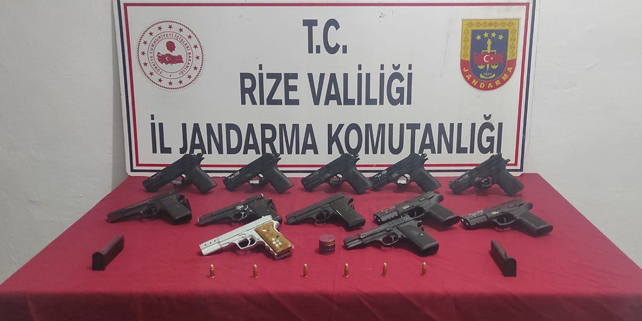 Rize'de 12 ruhsatsız tabancayı satmaya çalışan 2 şüpheli yakalandı