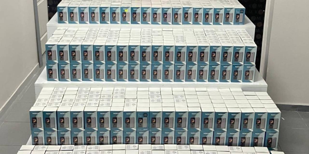 Isparta’da Bin Adet Kaçak Cep Telefonu Ele Geçirildi