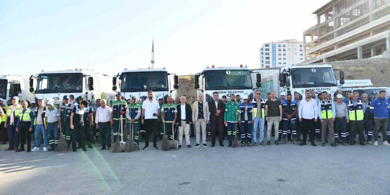 Mamak Belediyesi İlçeyi Temiz Tutuyor