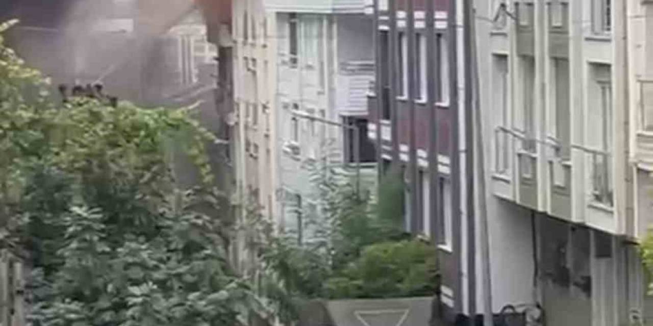 Esenyurt’ta 5 Katlı Binanın Çatı Katı Alev Alev Yandı