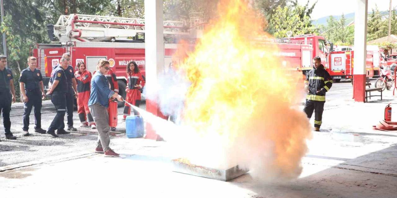 Muğla’da 15 Gazeteci "Temel İtfaiyecilik Eğitimi" Aldı