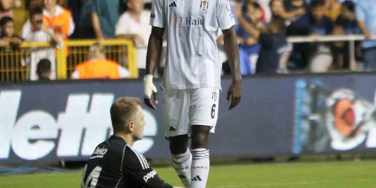 Trendyol Süper Lig: Adana Demirspor: 2 - Beşiktaş: 0 (İlk Yarı)