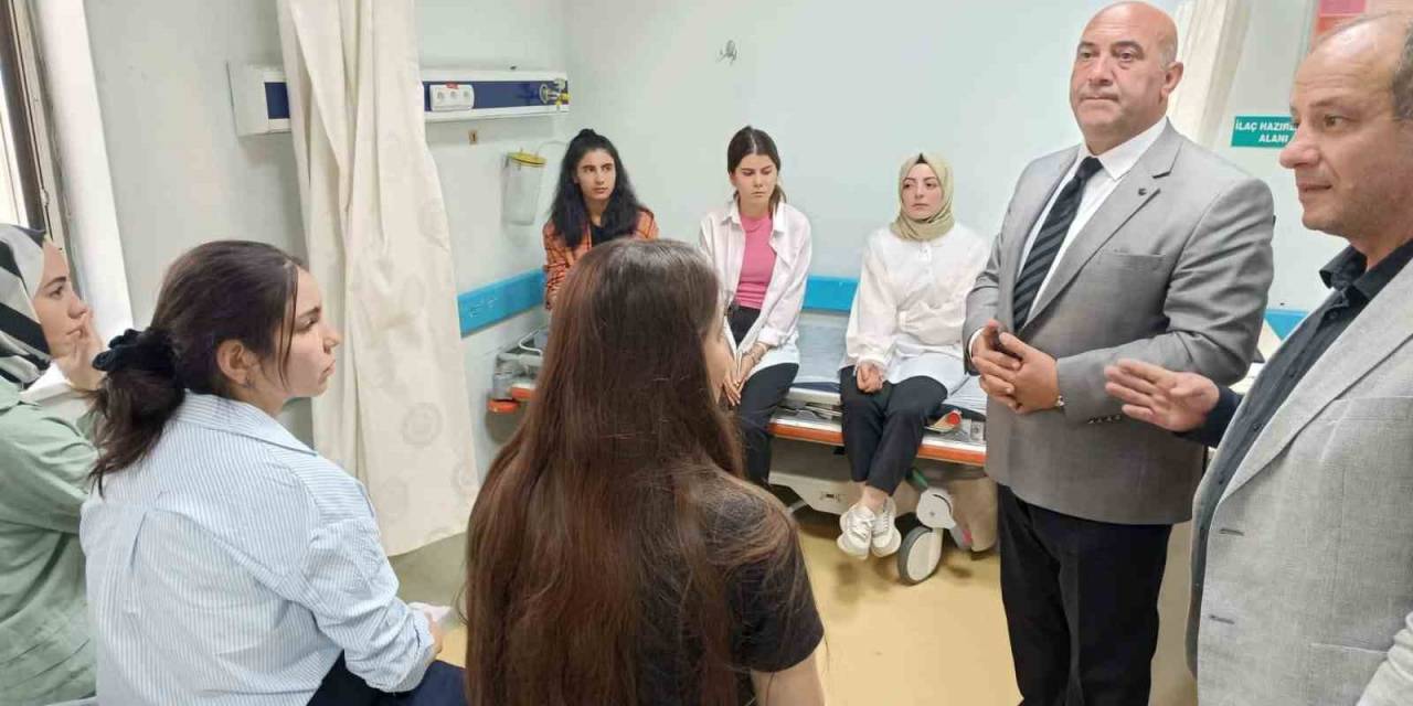 Öğretmenleri Taşıyan Minibüs Kaza Yaptı: 12 Yaralı