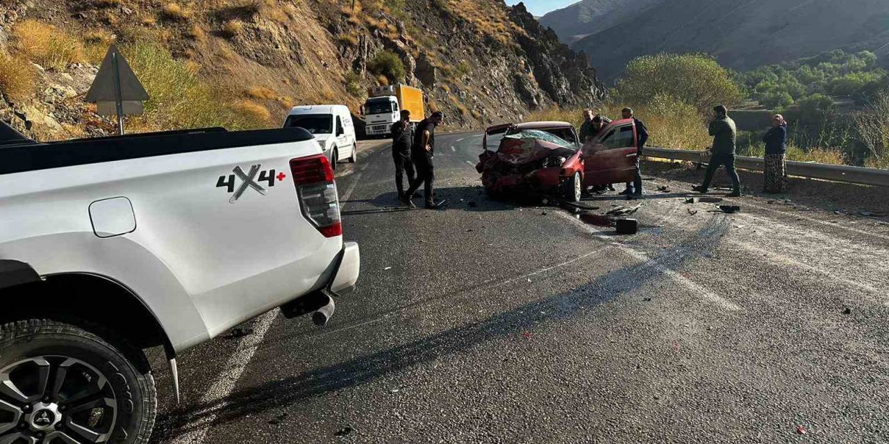 Hakkari’de Trafik Kazası: 3 Yaralı