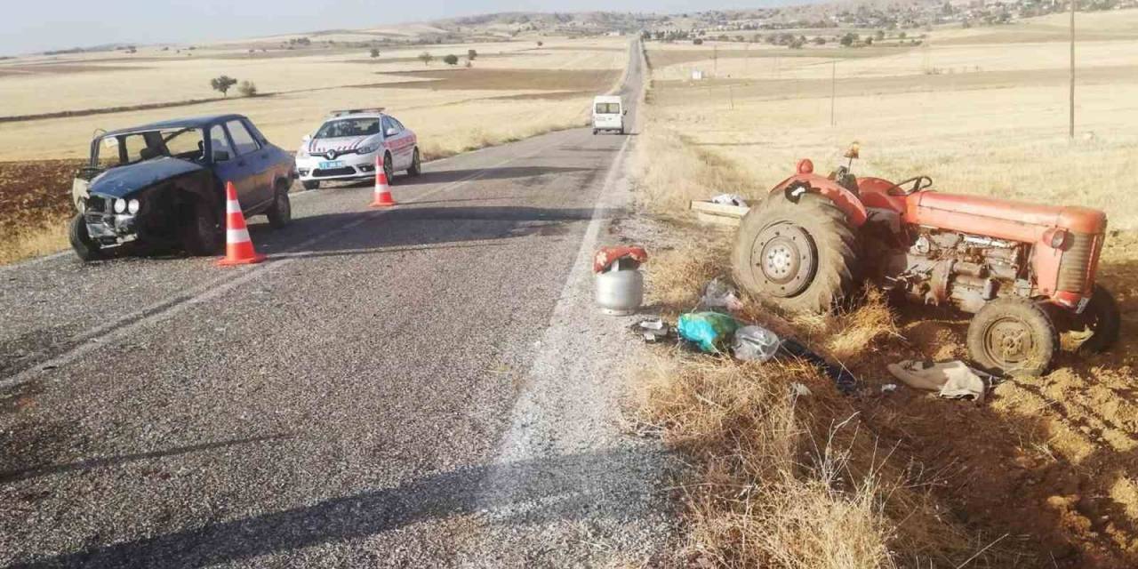 Kırıkkale’de Otomobil İle Traktör Çarpıştı: 2 Yaralı
