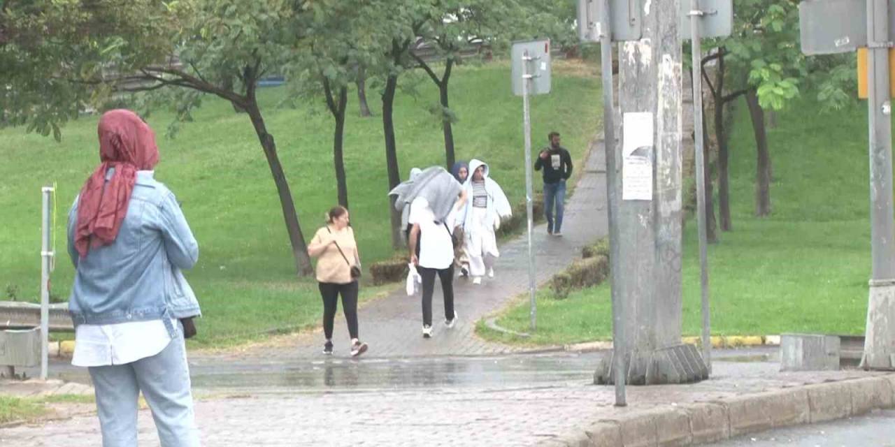 İstanbullular Güne Yağmurla Uyandı