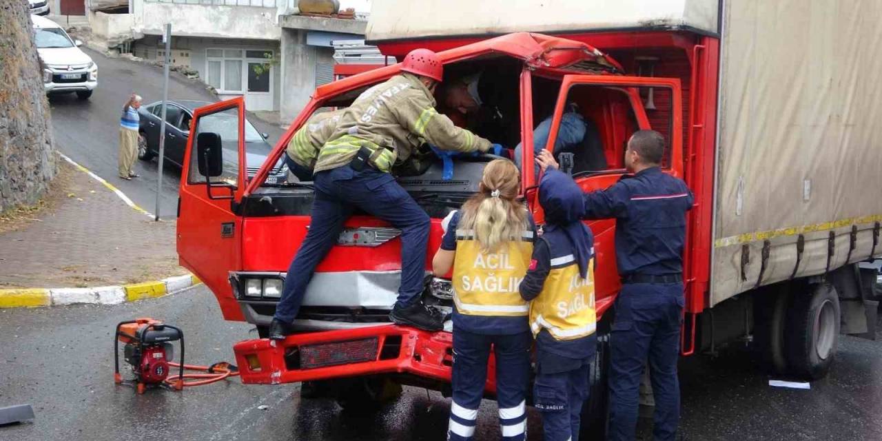 Pendik’te Yağmur Sonrası Trafik Kazası: 1 Yaralı