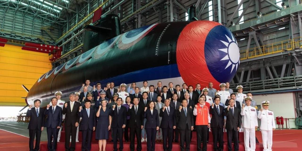 Tayvan İlk Yerli Denizaltı Prototipini Test İçin Suya İndirdi