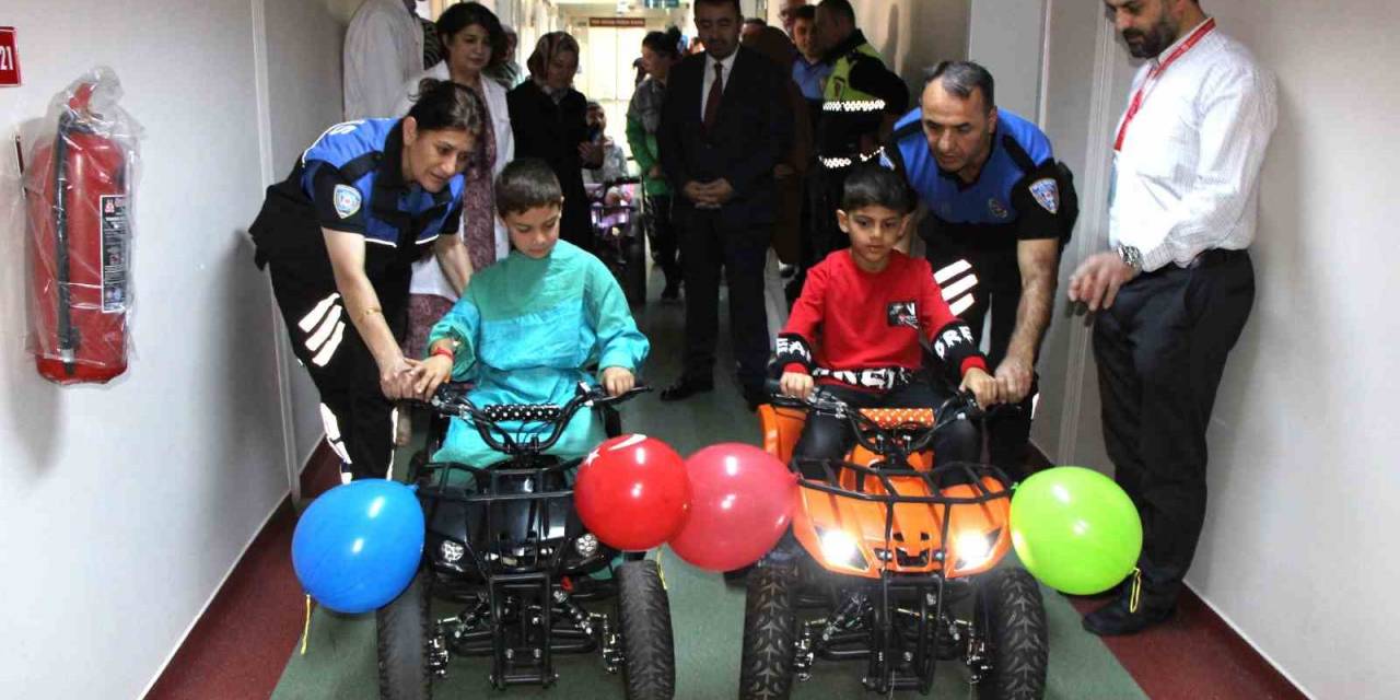 Çocukları Sünnet Olmaya Polisler Götürdü