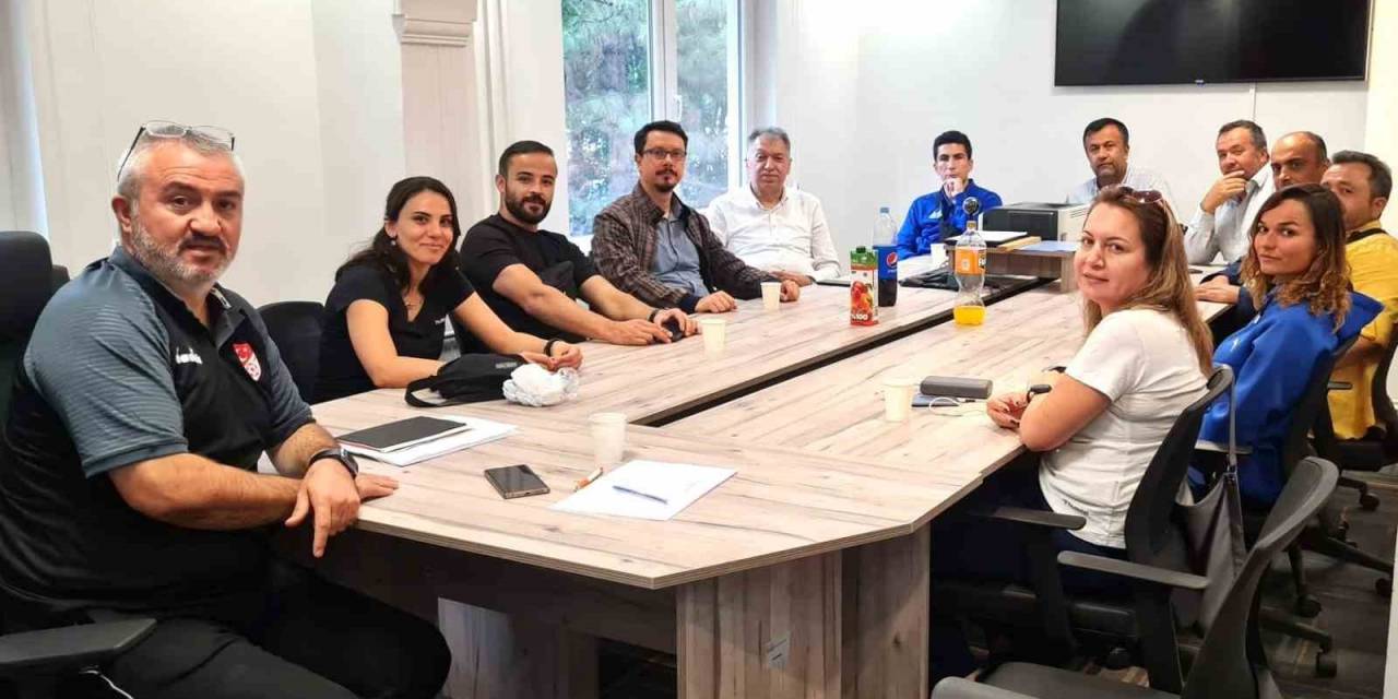 Kütahya’da Oryantiring Hakem Ve Vize Semineri