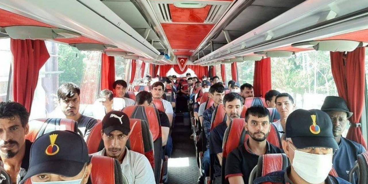 Burdur’da Jandarma Tarafından 156 Düzensiz Göçmene İşlem Yapıldı, 1 Şahıs Tutuklandı