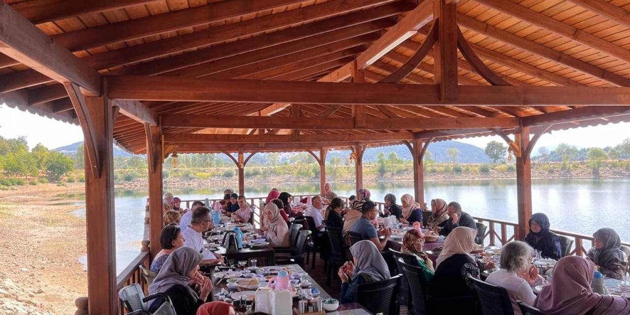 Simav’da Engelli Ve Yaşlılar Kahvaltıda Bir Araya Geldi