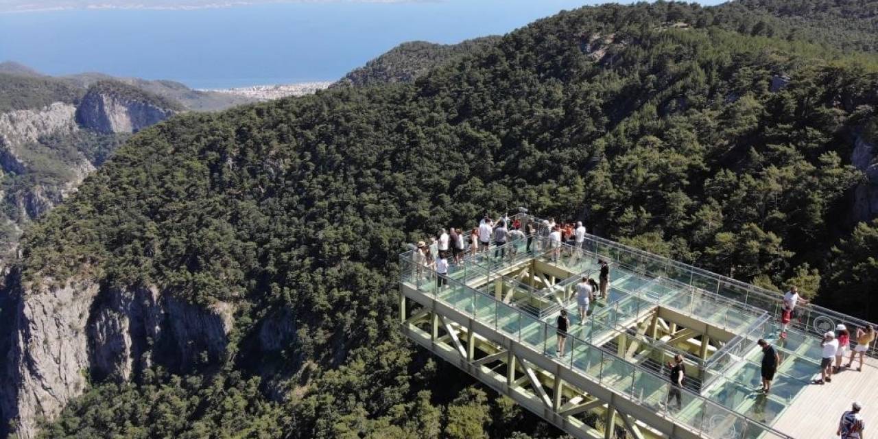 Kazdağları’nda Cam Seyir Terasını 50 Bin Kişi Ziyaret Etti