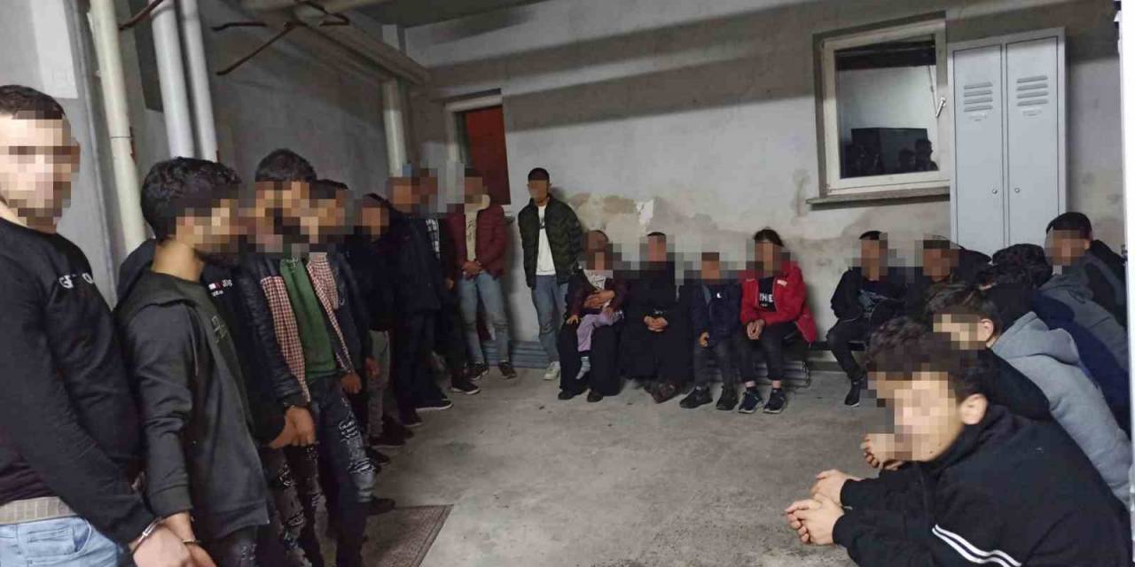 Polonya’da Otoparktaki Araçtan 13’ü Türk 29 Kaçak Göçmen Çıktı