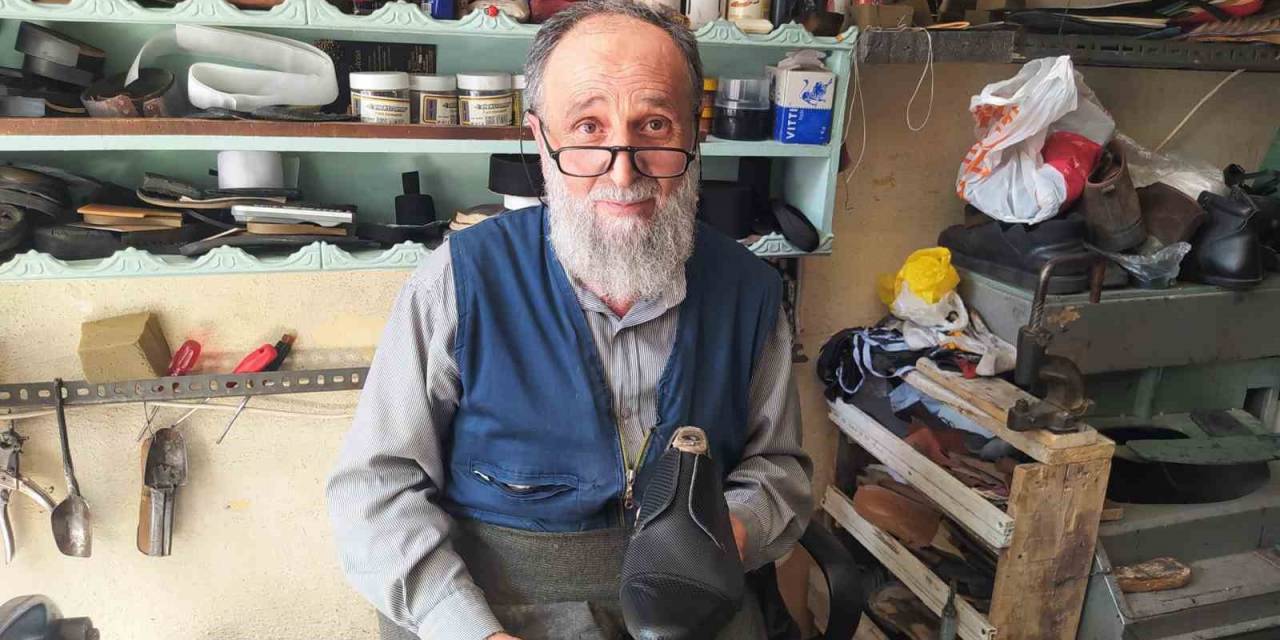 Yarım Asırlık Ayakkabı Ustası Bekir Tansel: “Dünyaya Bir Daha Gelsem Ayakkabı Tamircisi Olurum”