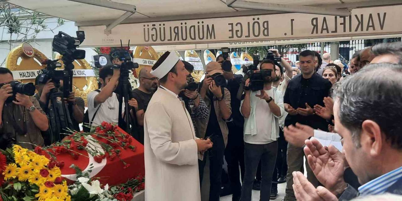 Gazeteci Hıfzı Topuz Son Yolculuğuna Uğurlandı