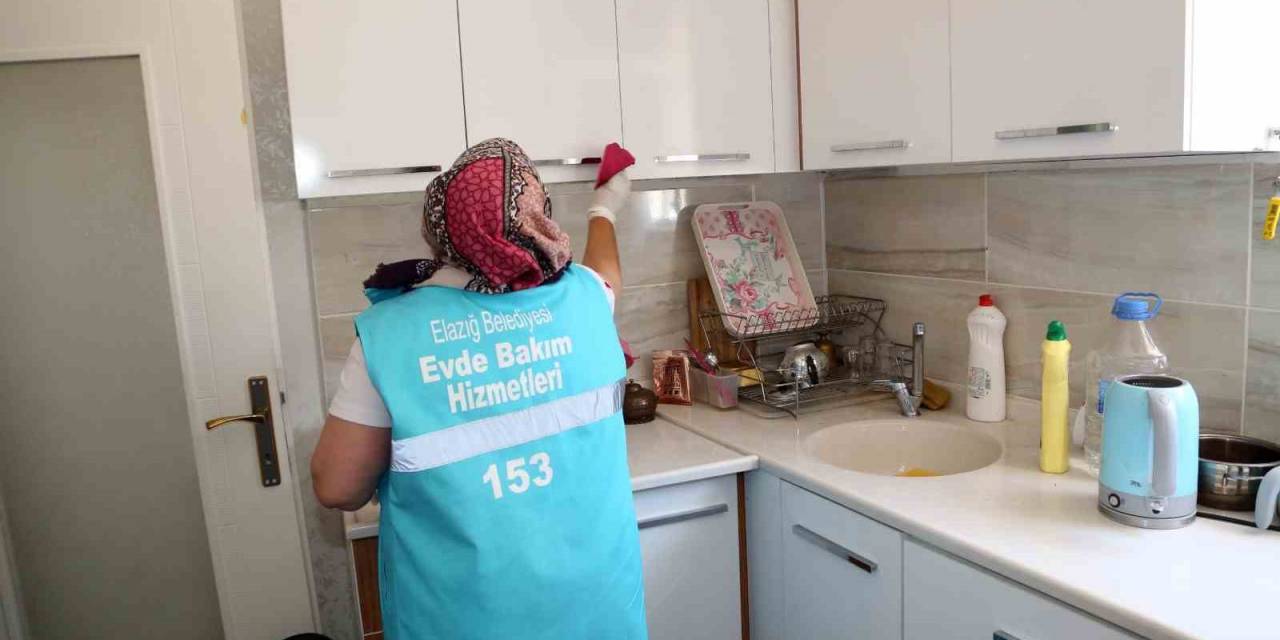 Elazığ Belediyesi Yaşlı, Kimsesiz Ve Engelli Vatandaşların Yanında Olmaya Devam Ediyor