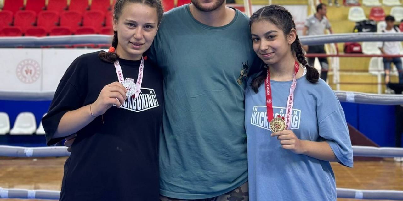 Denizlili Kick Boksçular Madalyaları Topladı