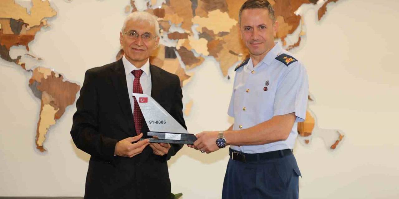Hv. Tuğg. Gürhan Ergürhan’dan Estü Rektörü Prof. Dr. Adnan Özcan’a Ziyaret